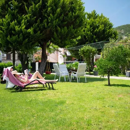 Nuestro Jardin Villa *