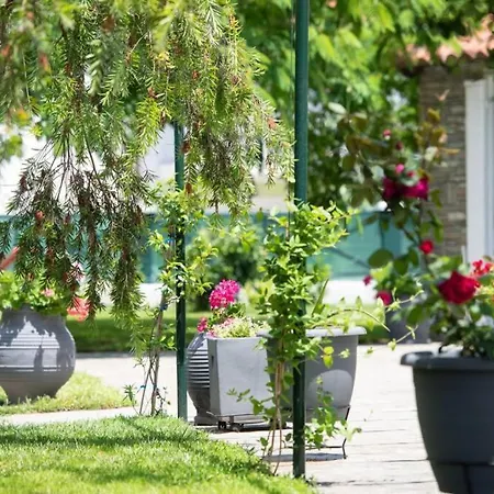 Nuestro Jardin Villa